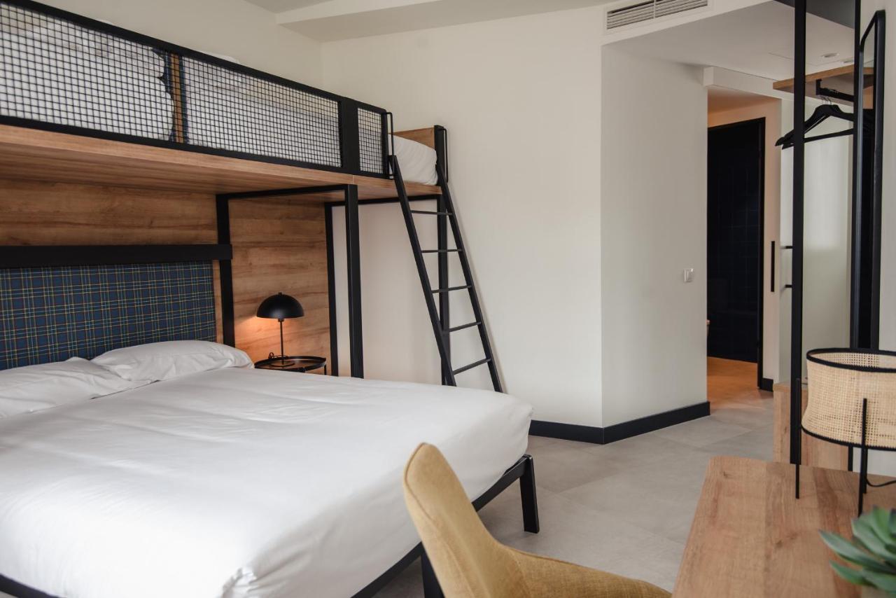 Hostal Latroupe La Granja